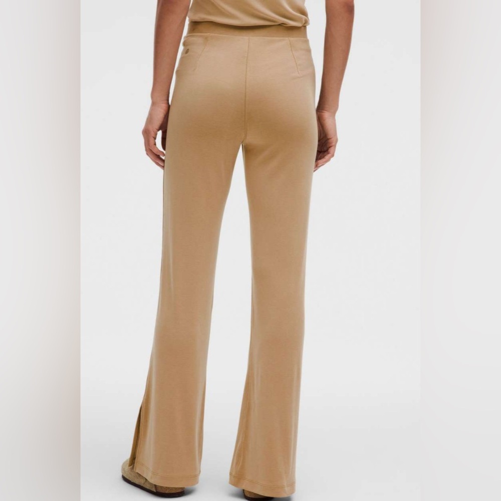 #434 NWT Lululemon Drapey Softstreme Flared Pant
Filbert Tan Sz S